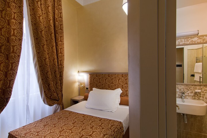 Room 8 of 43