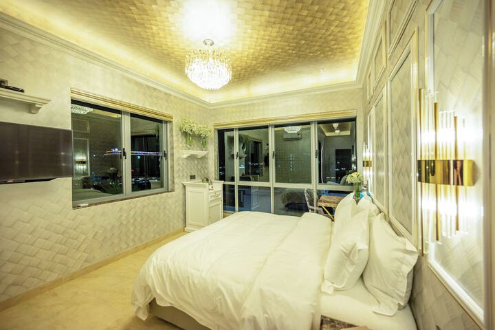 Room 3 of 285