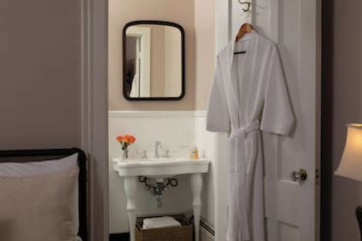 Room 115 of 282