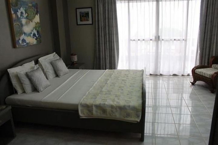 Room 10 of 68