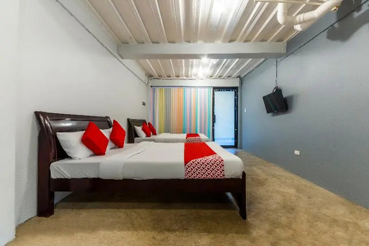 Room 5 of 9
