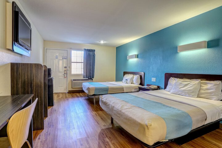 2 Queen Beds (8 of 28)