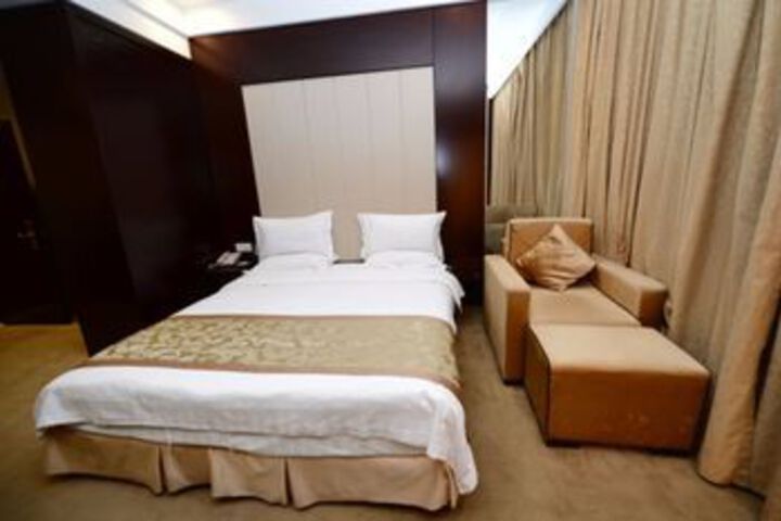 Room 8 of 10