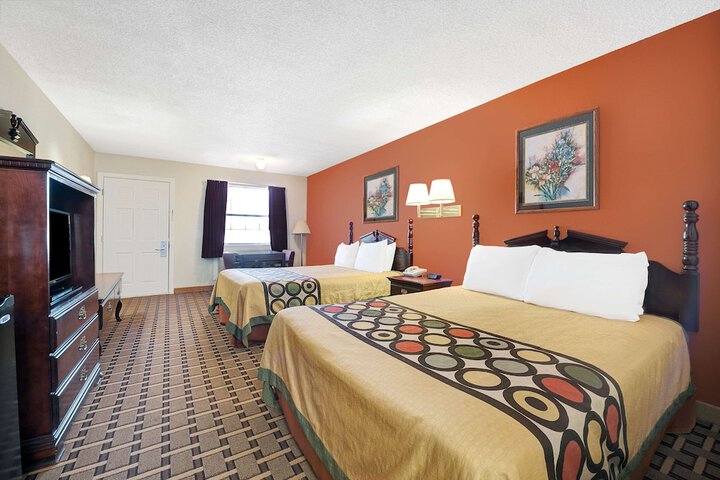 2 Queen Beds (3 of 4)