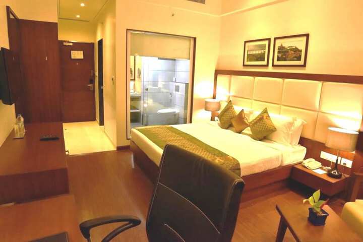 Room 11 of 36