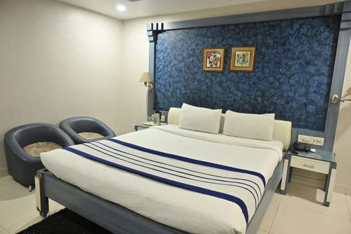 Room 27 of 73