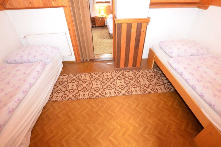 Room 2 of 40