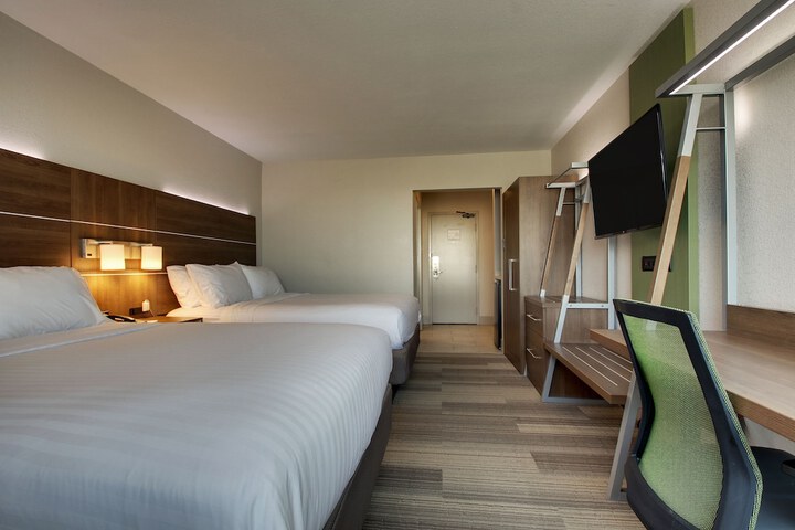 2 Queen Beds (16 of 36)