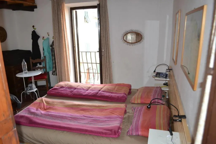 Room 2 of 3