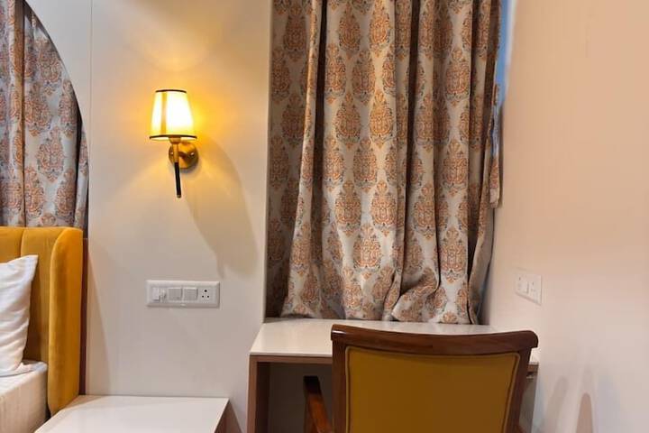 Room 18 of 121