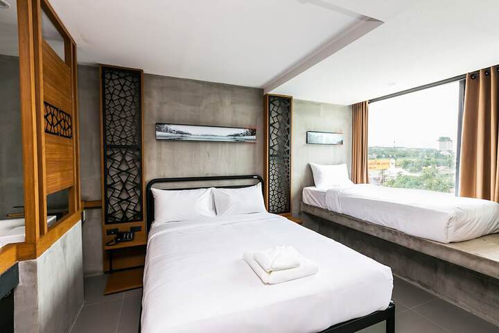 Room 12 of 32