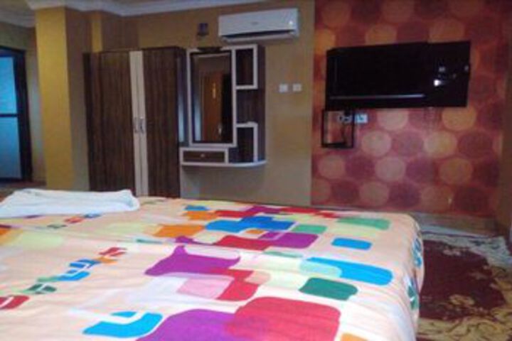 Room 16 of 32