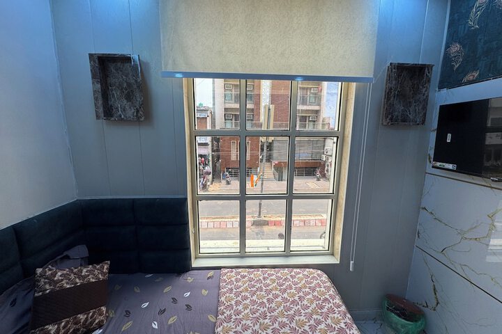 Room 9 of 36