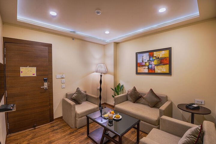 Room 16 of 28