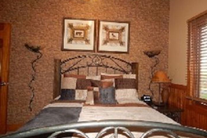 Room 7 of 12