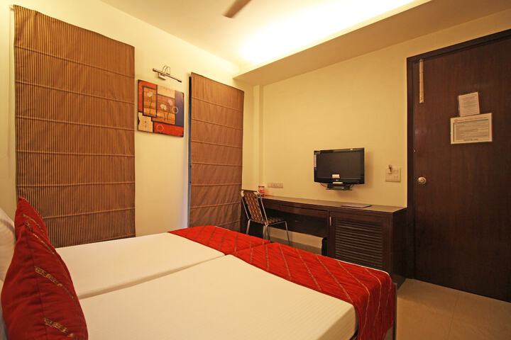 Room 9 of 16