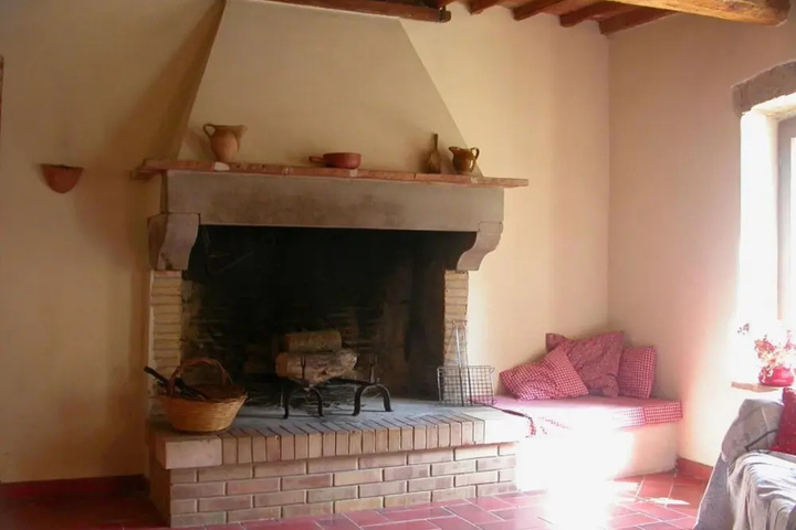 Room 4 of 12