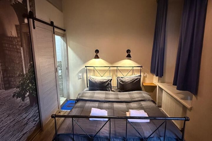 Room 32 of 120