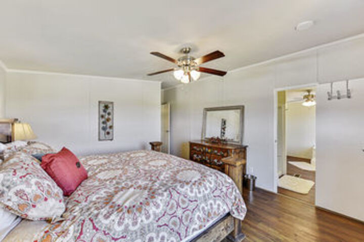 Room 11 of 23