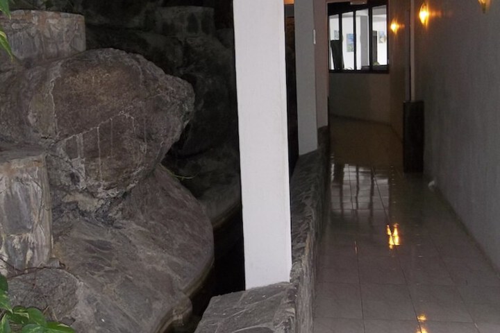 Ballroom/Hall 15 of 22