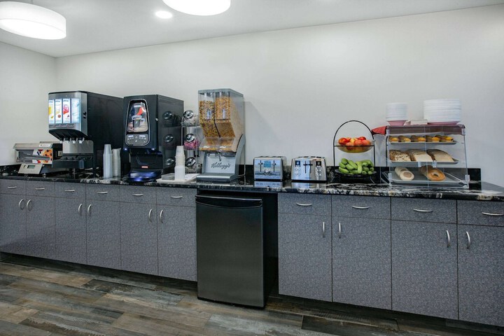 Breakfast/Coffee Service 26 of 31