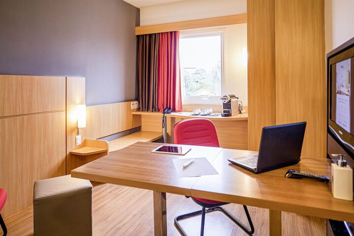 Room 6 of 27