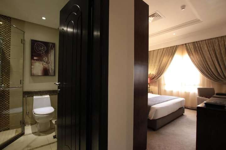 Room 7 of 25