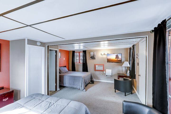 Room 8 of 18