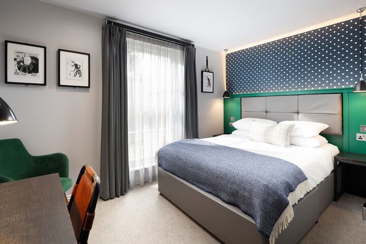 Room 43 of 107
