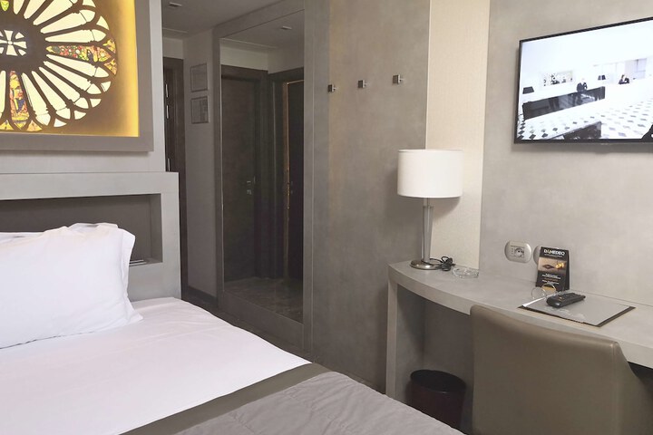 Room 15 of 61