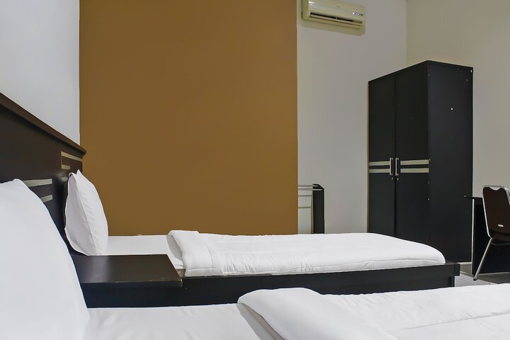 Room 16 of 28