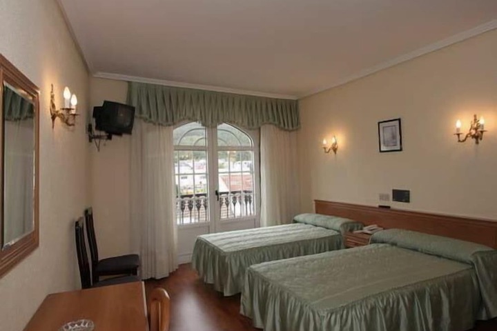 Room 14 of 36