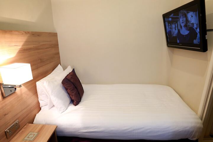 Room 9 of 193