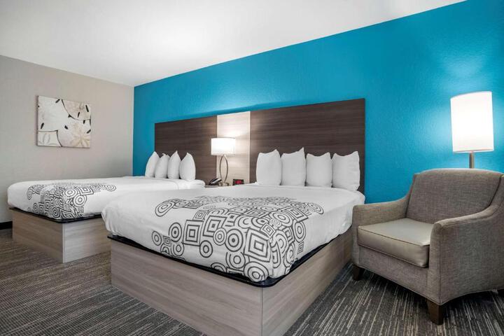 2 Queen Beds (5 of 14)
