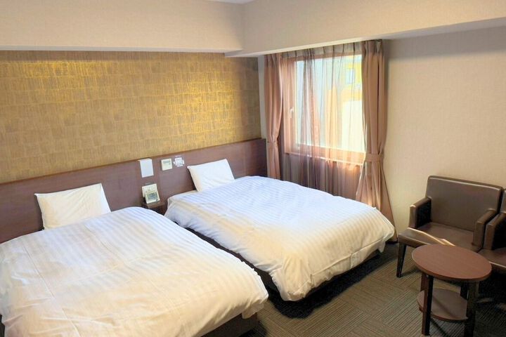 Room 12 of 76