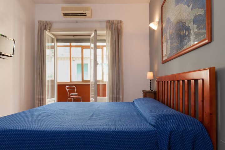 Room 6 of 16