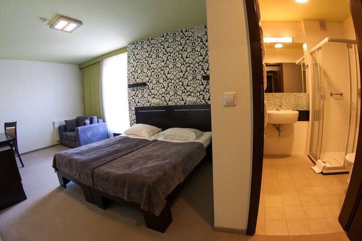 Room 12 of 70