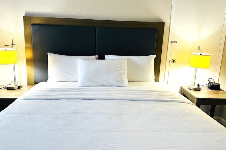 Standard King Bed Accessible (6 of 15)