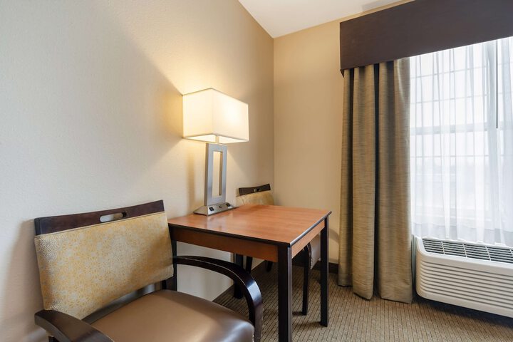 Room 8 of 37