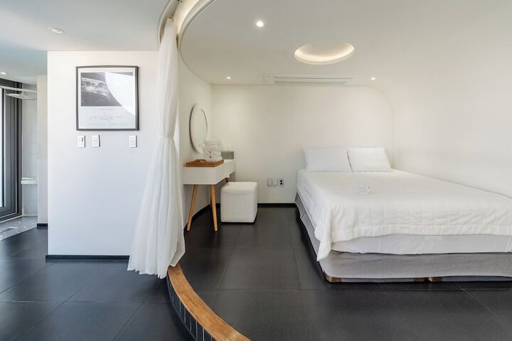 Room 54 of 70