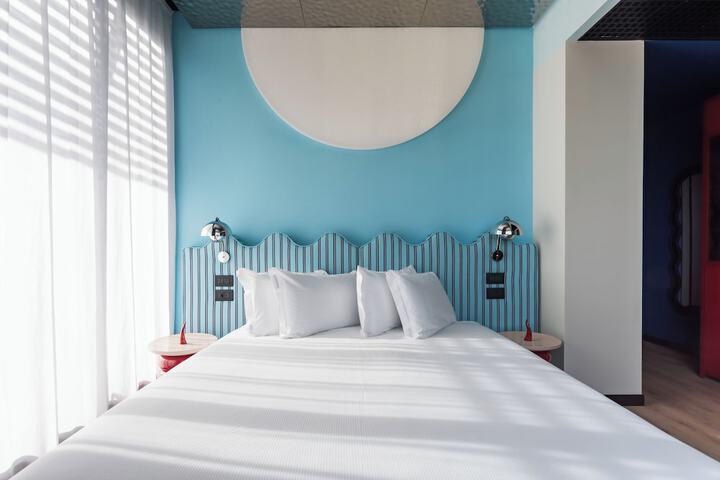 Room 27 of 44
