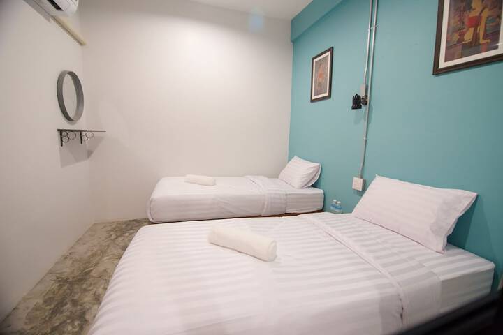 Room 6 of 53