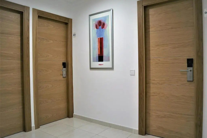 Room 10 of 13