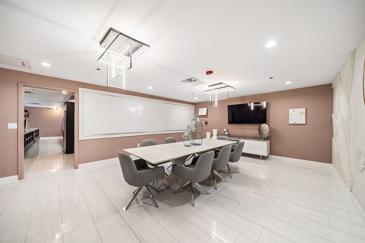 Business Center 109 of 111