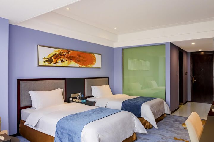 Room 27 of 72