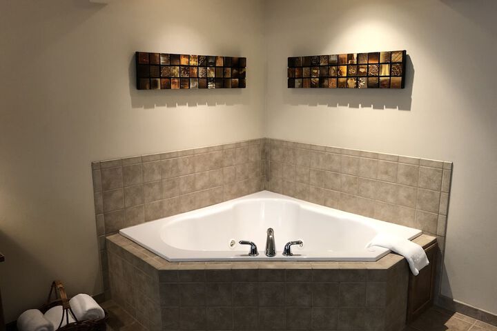 Room 8 of 35