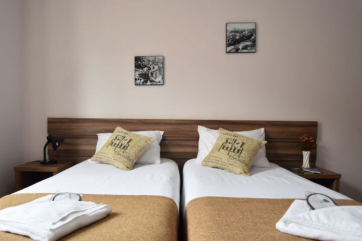 Room 2 of 58