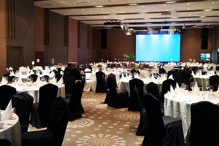Ballroom/Hall 88 of 100