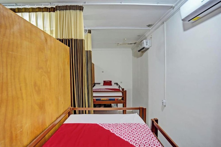 Room 21 of 32