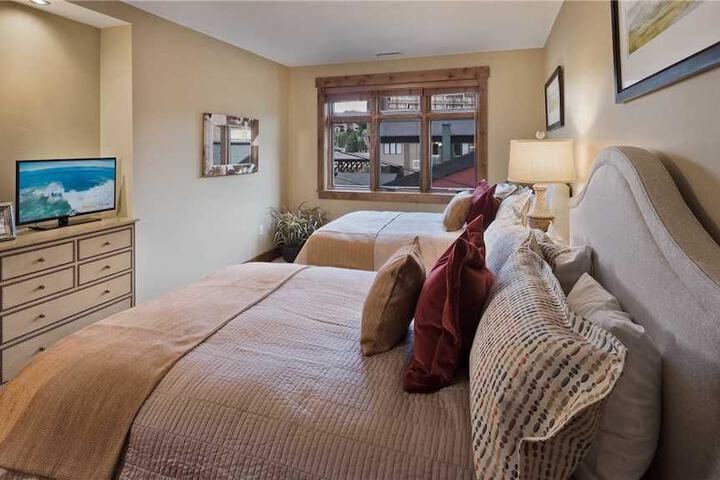 Room 2 of 25